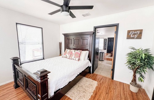 Boerne Other | Charming farmhouse in welcoming Boerne with AC, WiFi