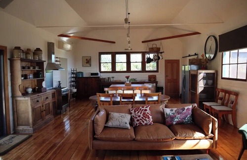 Laharum House | Charming Farmhouse on a Large Historic Olive Grove
