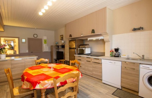 Cornille Cottage | Charming Farmhouse Retreat with Modern Amenities, Near Périgueux and Nature Trails