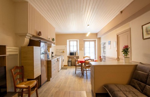 Cornille Cottage | Charming Farmhouse Retreat with Modern Amenities, Near Périgueux and Nature Trails