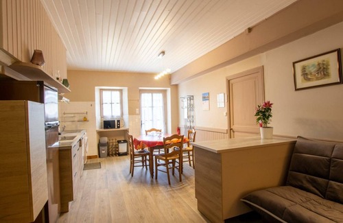 Cornille Cottage | Charming Farmhouse Retreat with Modern Amenities, Near Périgueux and Nature Trails
