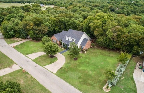 Waxahachie House | Charming farmhouse-style home on 3 acres with forest trails and seasonal creek