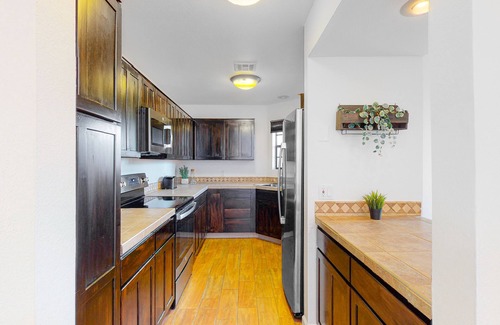 Tucson Condo | Charming first floor condo w/shared heated pool, hot tub, tennis courts