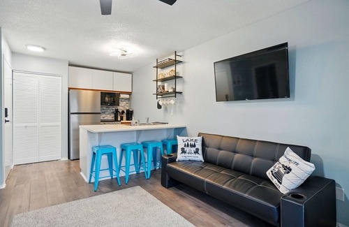 Oak Harbor Condo | Charming first floor condo on the canal of Lake Erie