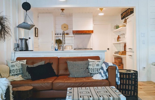 Fern Valley Cottage | Charming Fox Cottage w/Wood Burning Fireplace