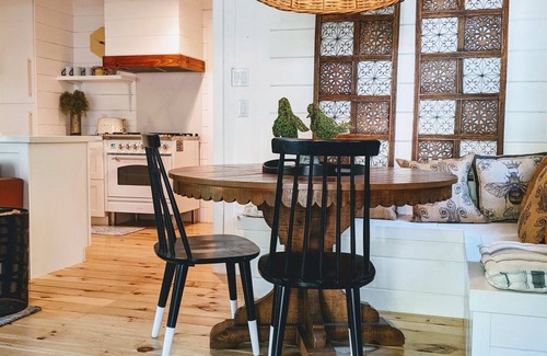Fern Valley Cottage | Charming Fox Cottage w/Wood Burning Fireplace