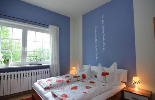 Langewiesen Apartment | Charming Forest Escape for Two