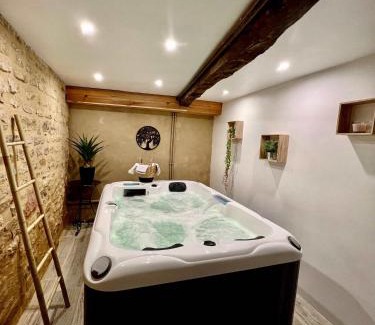 Mauzac-et-Grand-Castang House | Charming house for 14 pool and indoor hottub