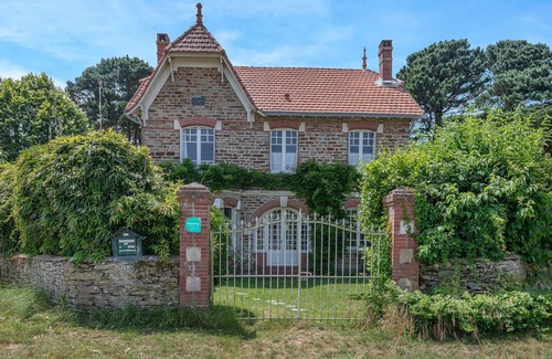 Tharon-Plage Villa | Charming villa 250m from beach – sleeps 14