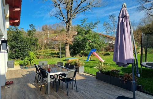 Saint-Pee-sur-Nivelle House | Charming house between sea and mountains