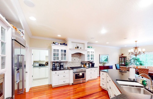 Central Oregon House | Charming French country home with a fenced yard, washer/dryer, & central AC