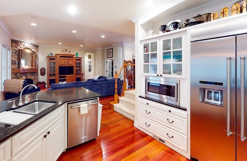 Central Oregon House | Charming French country home with a fenced yard, washer/dryer, & central AC