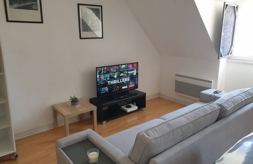 Laval Apartment | Charming functional studio downtown