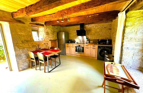 Larnagol House | Charming gîte, Lot Valley, large private garden, 3 *.