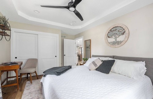 Le Claire House | CHARMING GETAWAY JUST 1 BLOCK FROM DOWNTOWN LECLAIRE IOWA