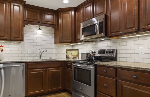 West Bend Apartment | Charming Getaway