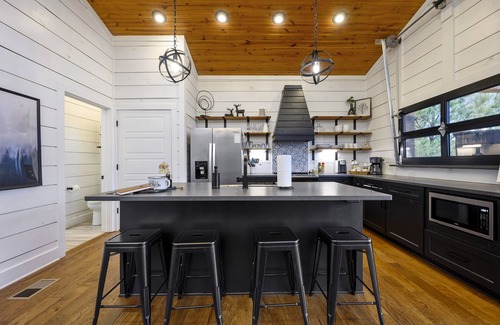 Broken Bow Cabin | Charming Getaway with views come, relax & recharge, Hot Tub, FirePit, Lake