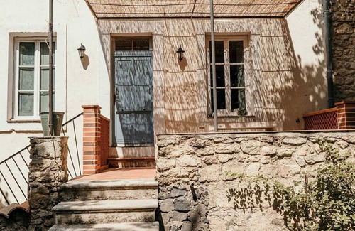 Nezignan-L'Eveque Apartment | Charming gîte on the edge of vineyards