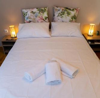 Mousio Apartment | Charming Green Studio across the National Museum