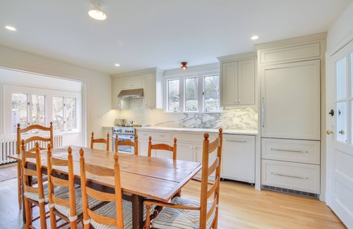 Cos Cob House | Charming Greenwich Escape Near Wooded Trails!