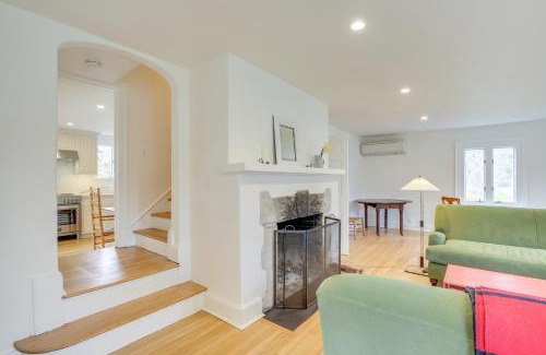Cos Cob House | Charming Greenwich Escape Near Wooded Trails!