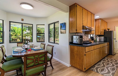 Fern Acres House | Charming Guest House in Mountain View