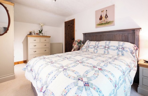 St Wenn Bed & Breakfast | Charming Guest House in Cornish countryside - Demelza Cottage