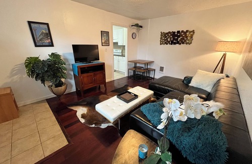 Vancouver House | Charming guesthouse minutes from downtown Vancouver -pet friendly