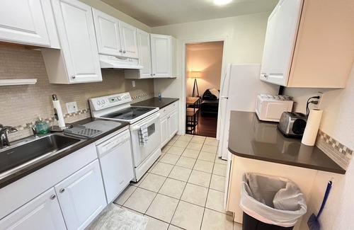 Vancouver House | Charming guesthouse minutes from downtown Vancouver -pet friendly