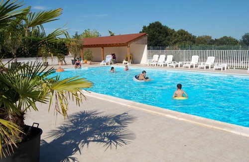 Faverolles House | Charming holiday home with pool and pond