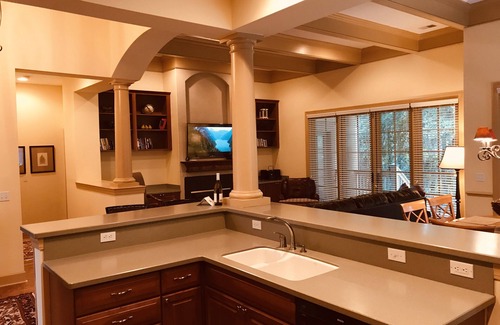 Bluffton House | Charming Hampton Hall Golf Cottage adjacent to the Golf Course