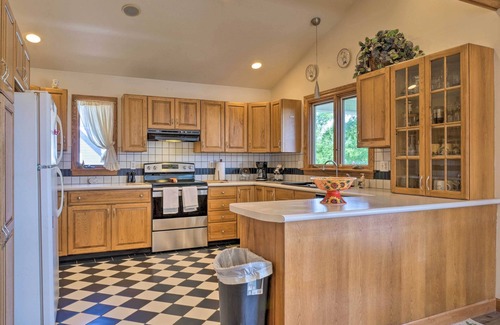 Lisbon Cottage | Charming Hanoverton Cottage on Guilford Lake!