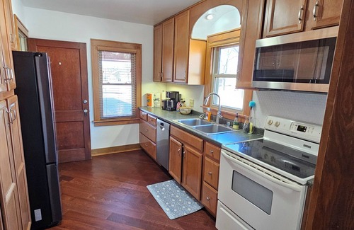 La Crosse House | Charming hideaway close to downtown