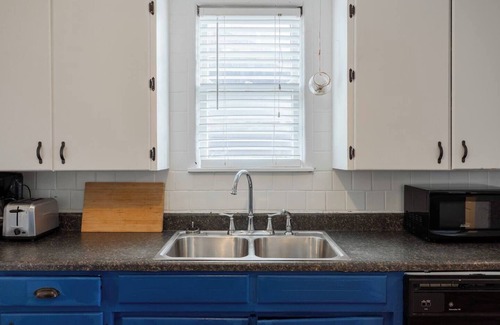 West Plaza House | Charming Hideaway in Westport 15