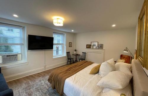 Manayunk Apartment | Charming Hillside Retreat in the Heart of Manayunk