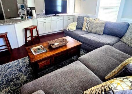 Lakeland House | Charming Historic 2-story Carriage House located in Downtown Lakeland walking distance from FSC!