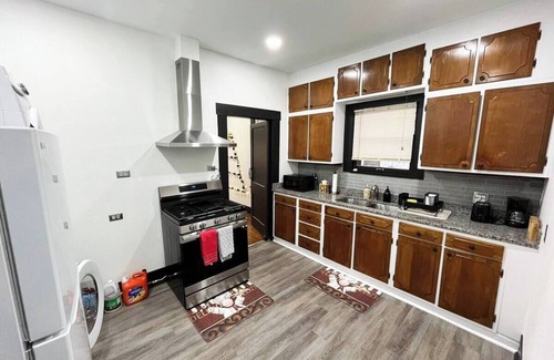 Eastside Promise Neighborhood House | Charming Historic 3-bedroom house with AC and WiFi in amazing San Antonio