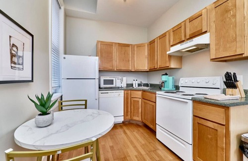 Grand Center Apartment | Charming Historic Apt near SLU - Apt C
