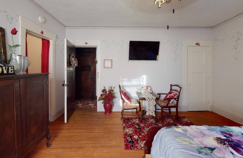 Wausau Bed & Breakfast | Charming, historic bed & breakfast in delightful Wausau with WiFi, AC & parking