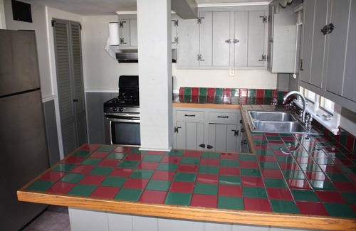 Branford Cottage | Charming Historic Cottage, 130 Footsteps To Private Beach, Sleeps Five, Peaceful