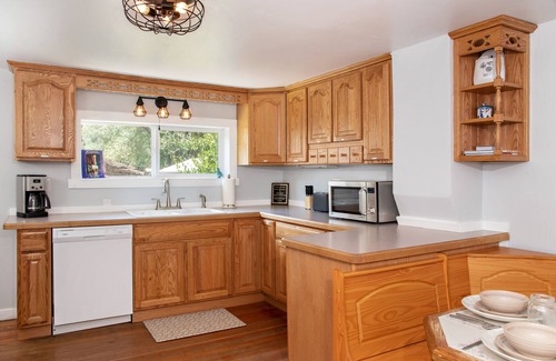 New Castle House | Charming Historic Home, Embrace the Past, Enjoy the Present 13 Mi to GWS