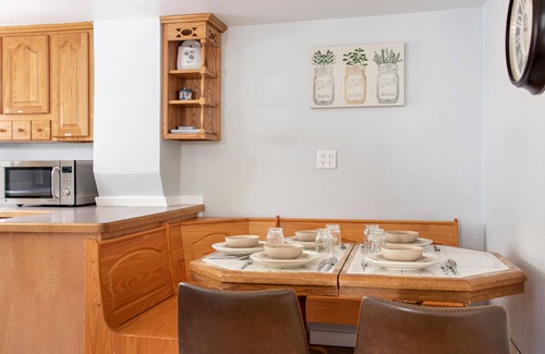 New Castle House | Charming Historic Home, Embrace the Past, Enjoy the Present 13 Mi to GWS