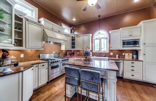 Boerne Other | Charming, Historic Home/sleeps 7