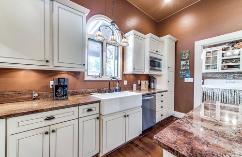 Boerne Other | Charming, Historic Home/sleeps 7