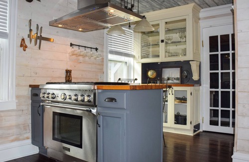 Waukegan House | Charming Historical Home near Naval Station Great Lakes
