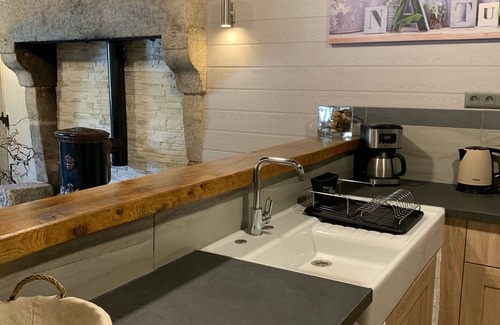 Saint-Sylvestre Cottage | Charming holiday cottage with shared heated outdoor pool, large garden & BBQ