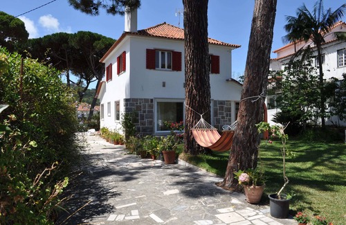 Banzao House | Charming holiday home, 3km from the beach, 5min walk to the supermarket, cafe, bakery