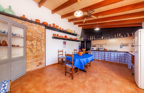 Llubi Villa | Charming Holiday Home “Son Sitges” with Terrace, Fans and Wi-Fi