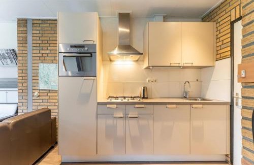 Stramproy House | Charming Holiday Home with WiFi