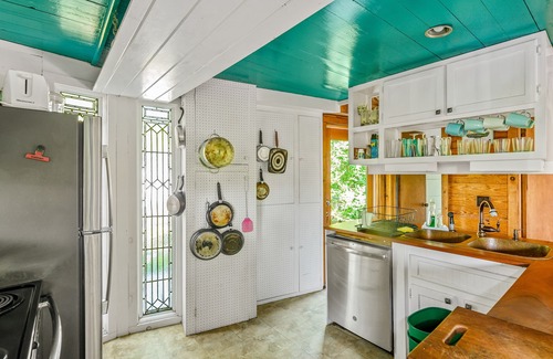 Ocean Bay Park House | Charming home close to beach with fast WiFi & washer/dryer - dog-friendly